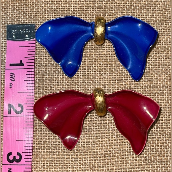Vintage 70’s (2) Bow Pins Brooches Jewelry Great Condition Red Blue Gold - Picture 3 of 9